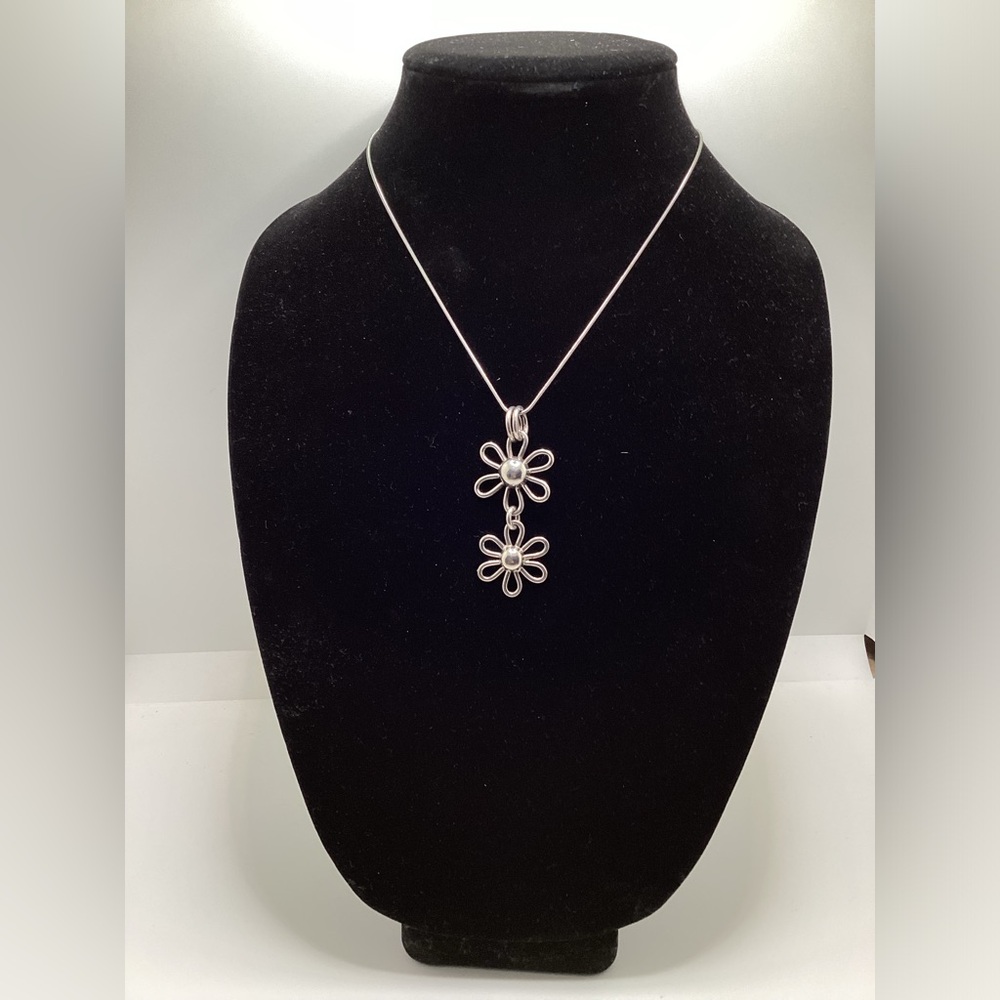 Silver plated double daisy charm. Charm only - Picture 5 of 8